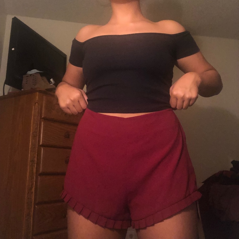 Red shorts - Picture 3 of 4